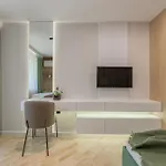 Modern In Center I Steps From By Flat Mаnаger *