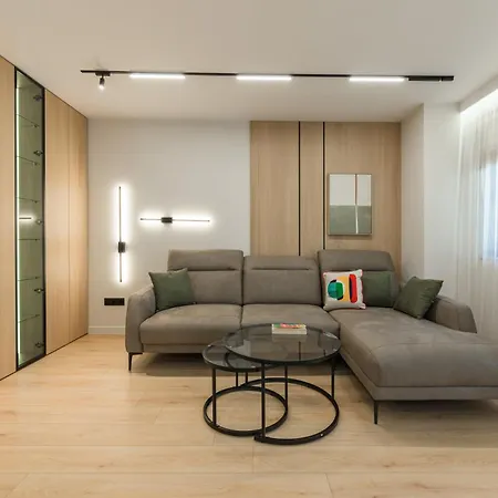 Modern In Center I Steps From By Flat Mаnаger Varna