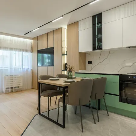 Modern In Center I Steps From By Flat Mаnаger Varna