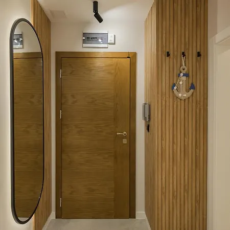 Modern In Center I Steps From By Flat Mаnаger Appartement *