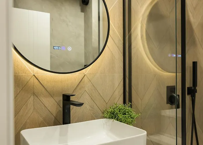 Modern In Center I Steps From By Flat Mаnаger * ヴァルナ