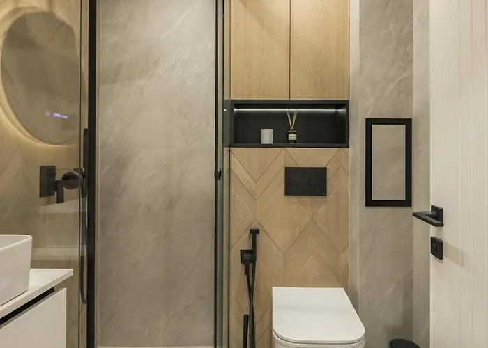 Modern In Center I Steps From By Flat Mаnаger