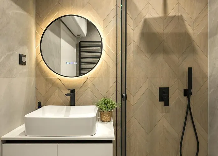 Modern In Center I Steps From By Flat Mаnаger アパート ヴァルナ