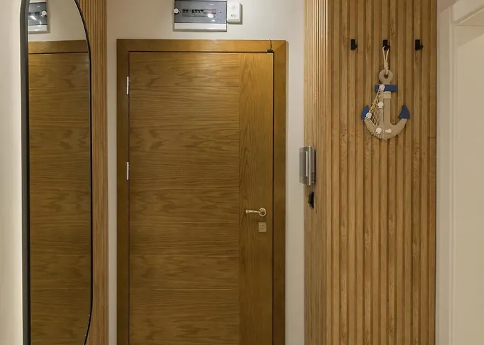 Modern In Center I Steps From By Flat Mаnаger アパート *