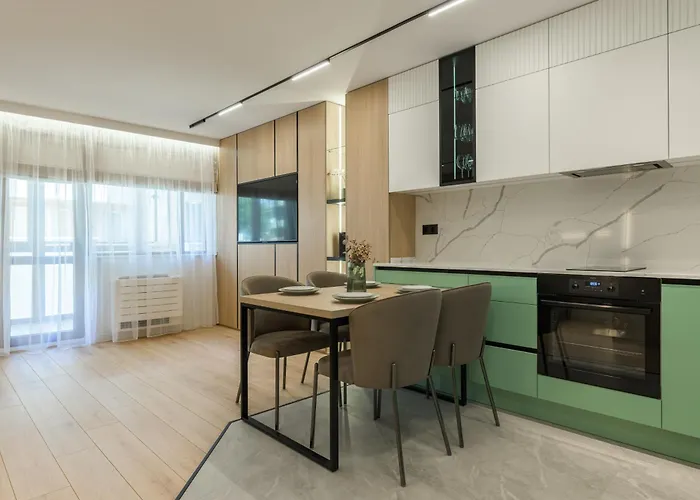 Modern In Center I Steps From By Flat Mаnаger ヴァルナ